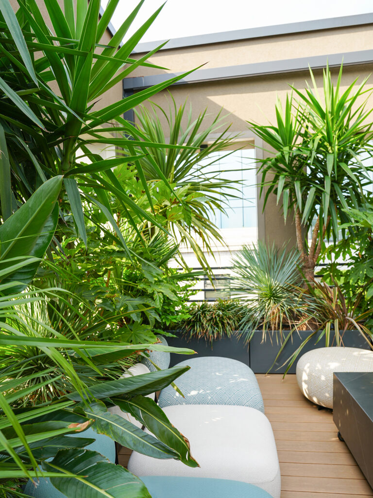arredo di design - terrazzo aziendale milano - studio lai valenti